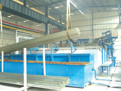 Línea automática de galvanizado de tubos de acero
